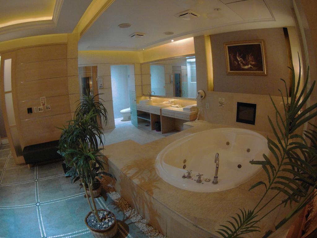 Changsing Business Motel Tainan Dış mekan fotoğraf